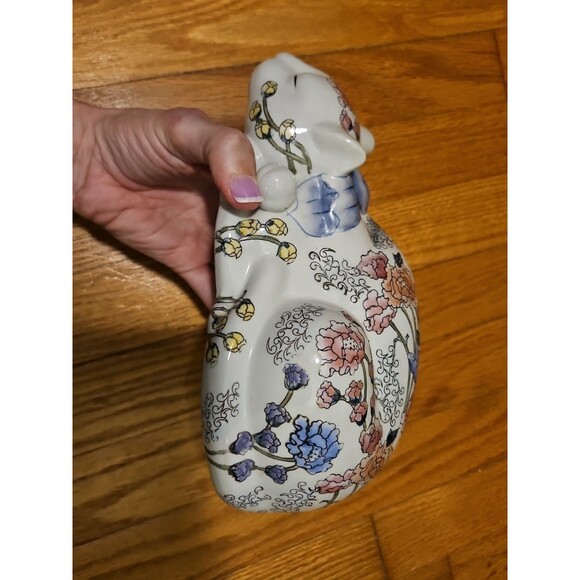 MCM Chinoiserie Ceramic White Sleeping Cat With Floral Accents Figurine by WBI - Picture 9 of 13